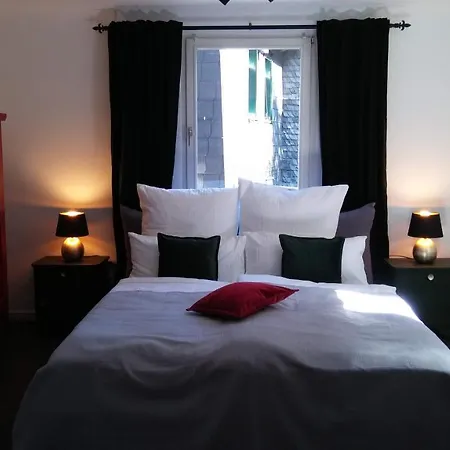 Rum i privatbostad Manoir -1654- Historisch Schlafen In Monschaus Altstadt Monschau