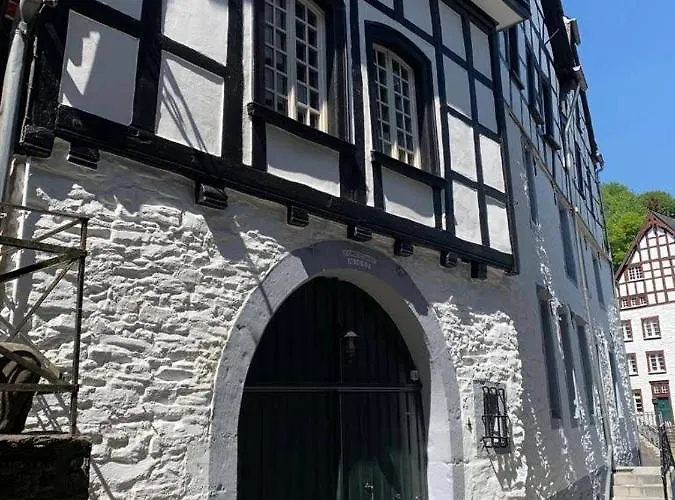 Rum i privatbostad Manoir -1654- Historisch Schlafen In Monschaus Altstadt